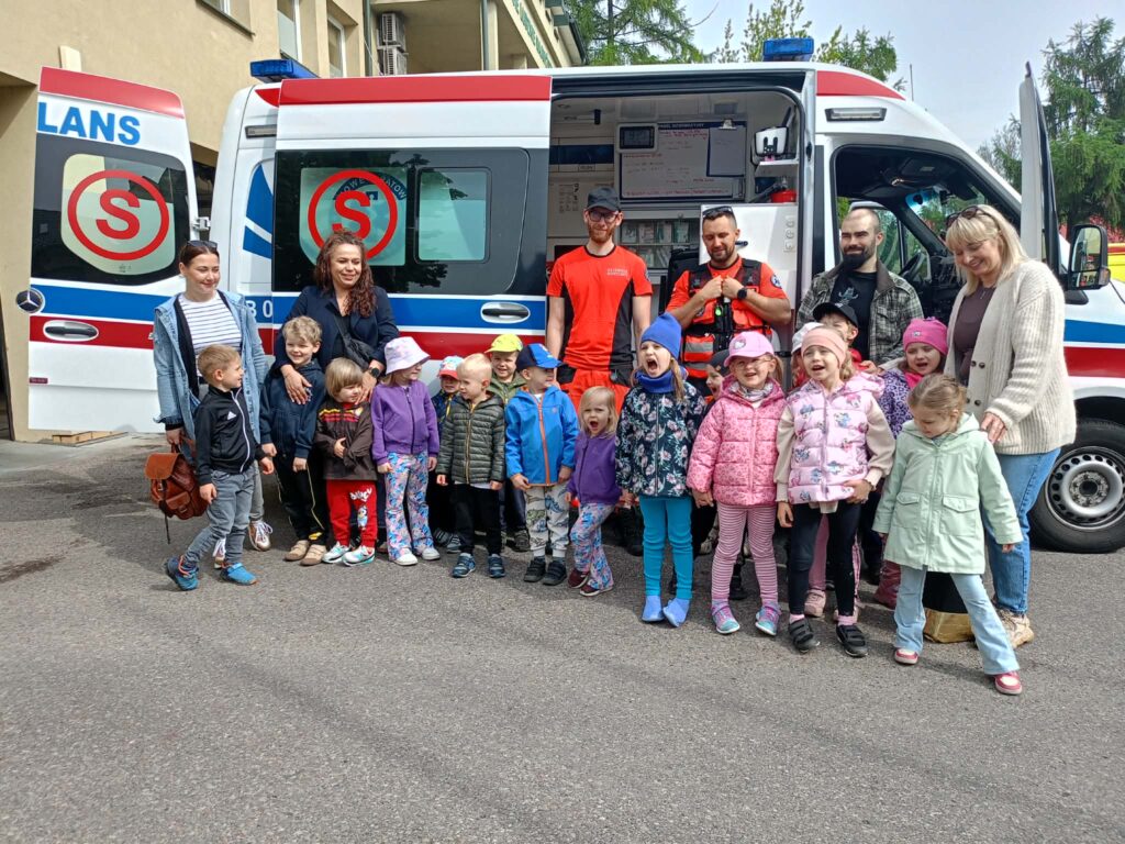 Punkt przedszkolny odwiedził Wojewódzką Stację Pogotowia Ratunkowego w Suwałkach